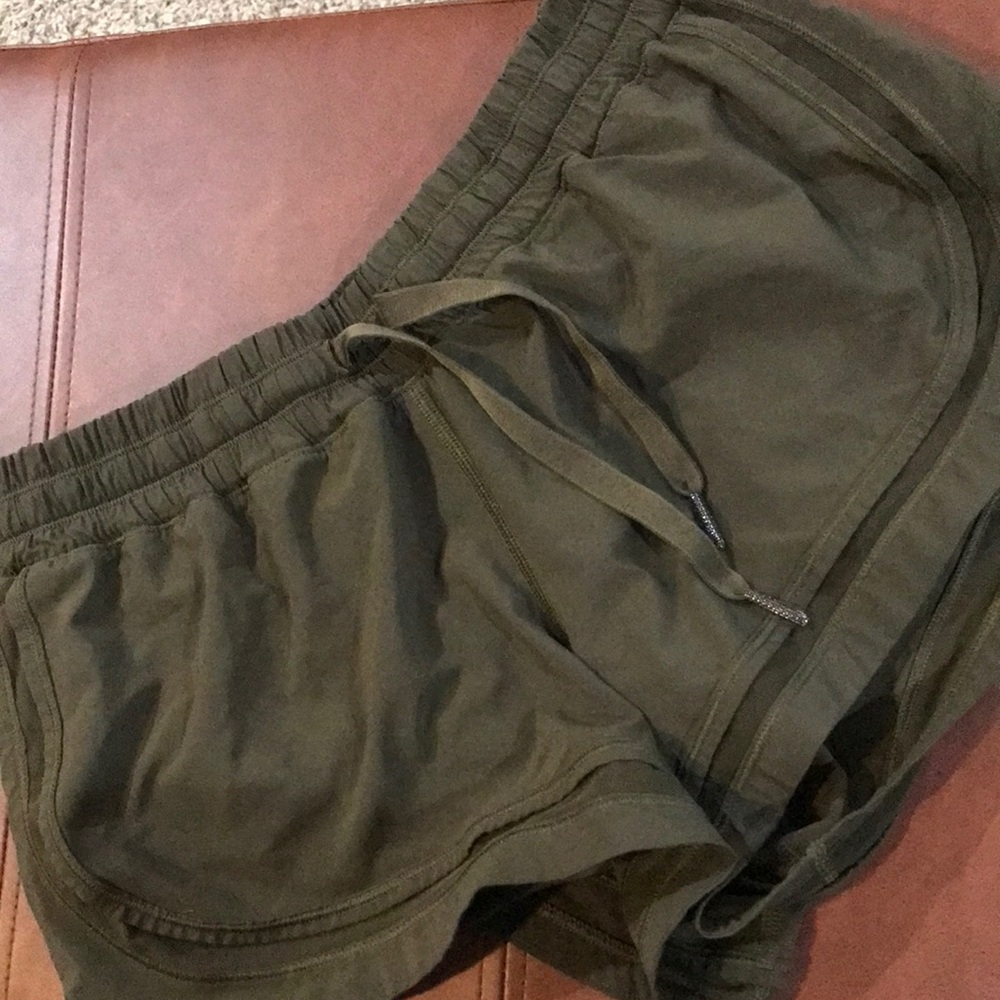 LIKE NEW! Olive green lulu lemon short with draw string size 6